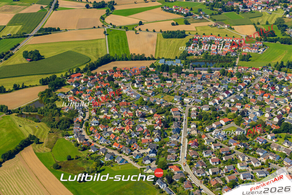 Luftaufnahme der Stadt Vohenstrauß - Die Luftaufnahme wurde 2025 vom UL-Flugzeug heraus erstellt ( keine Drohne ) - Hochauflösende Luftaufnahme - für professionelle Ausdrucke geeignet. Die Geschenkidee !Mit Lizenz und Bildrechte bestellbar