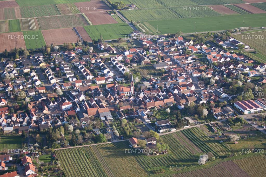 Ortsansicht | Luftbild: Ortsansicht im Ortsteil Niederhochstadt in Hochstadt im Bundesland Rheinland-Pfalz in Deutschland. Foto: IMG_56747.jpg vom 25.04.2013 durch Werner Riehm/FLY-FOTO.de - Realisiert mit Pictrs.com