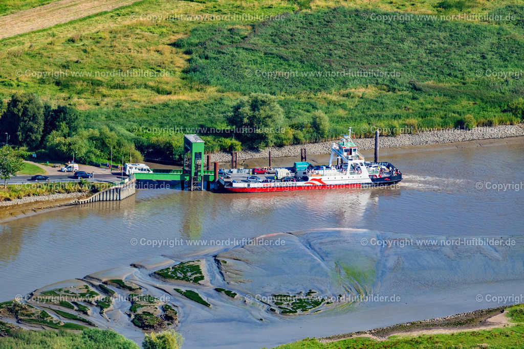Wischhafen_Elbfähren_ELS_7314130822 | DROCHTERSEN 13.08.2022 Fahrt eines Fähr- Schiffes der " Elbfähre Glückstadt Wischhafen " in Wischhafen im Bundesland Niedersachsen, Deutschland. Weiterführende Informationen bei: FRS Elbfähre Glückstadt Wischhafen GmbH. // Driving a ferry ship of the "Elbfaehre Glueckstadt Wischhafen" in Wischhafen in the state Lower Saxony, Germany. Further information at: FRS Elbfaehre Glueckstadt Wischhafen GmbH. Foto: Martin Elsen