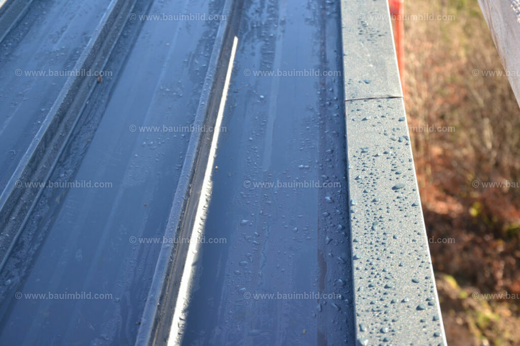 bib-lg11-spenglerarbeiten-0149 | Nach LV-Leistungsgruppen sortierte Detailfotos über den Bau eines Hauses. Alle Hausbau-Bilder direkt vom Urheber und Autor der Website Haus-Selber-Bauen.com