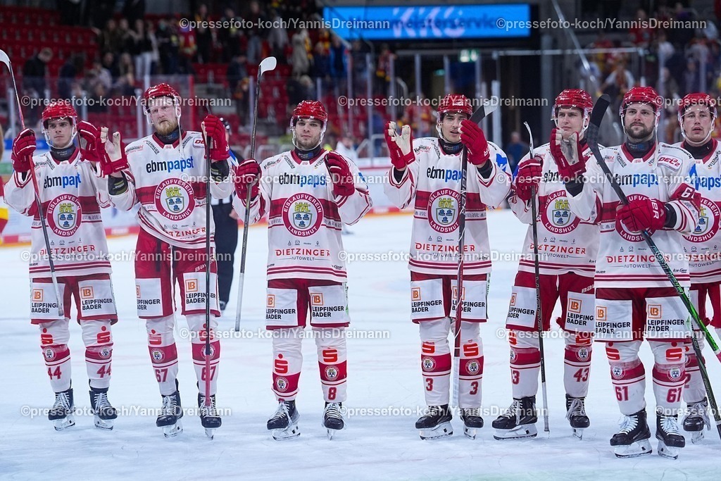 xYDRx19102501041 | 19.10.2025, xydrx, Eishockey, DEL2, Düsseldorfer EG - EV Landshut, PSD Bank Dome Düsseldorf: Elias Lindner (EV Landshut #44) Stanislav Dietz (EV Landshut #67) Finn Serikow (EV Landshut #8) Dominik Gross (EV Landshut #3) Pascal Steck (EV Landshut #43) David Elsner (EV Landshut #61) freuen sich über den 3:2 Sieg