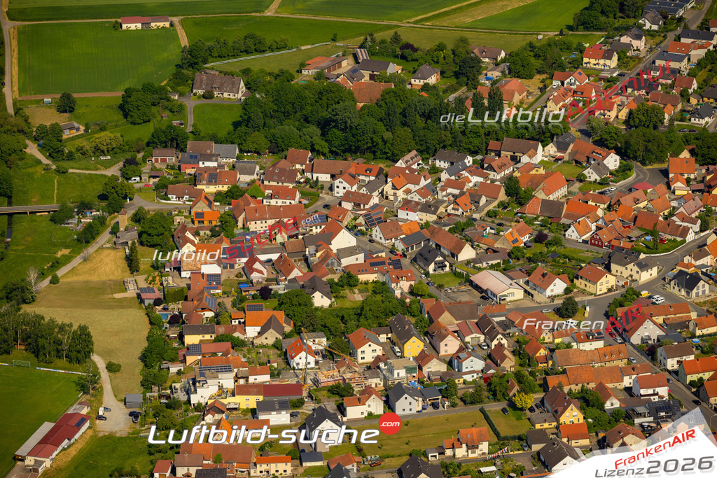 Das Luftbild zeigt  Knetzgau - Die Luftaufnahme wurde 2023 vom UL-Flugzeug aus erstellt ( keine Drohne ) - Hochauflösende Luftaufnahme - Für grossformatige Ausdrucke geeignet. Die Geschenkidee !Mit Lizenz und Bildrechte bestellbar