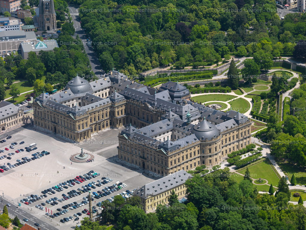 3089063 | Würzburger Residenz ist ein barocker Schlossbau am Rande der Innenstadt von Würzburg, der 1720 begonnen wurde und bis 1744 vollendet war.