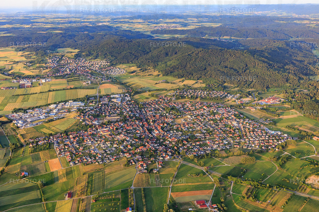 Ortsansicht von Südwesten | Luftbild: Ortsansicht von Südwesten in Vöhringen im Bundesland Baden-Württemberg in Deutschland. Foto: IMG_148636.jpg vom 25.06.2025 durch Werner Riehm/FLY-FOTO.de - Realisiert mit Pictrs.com