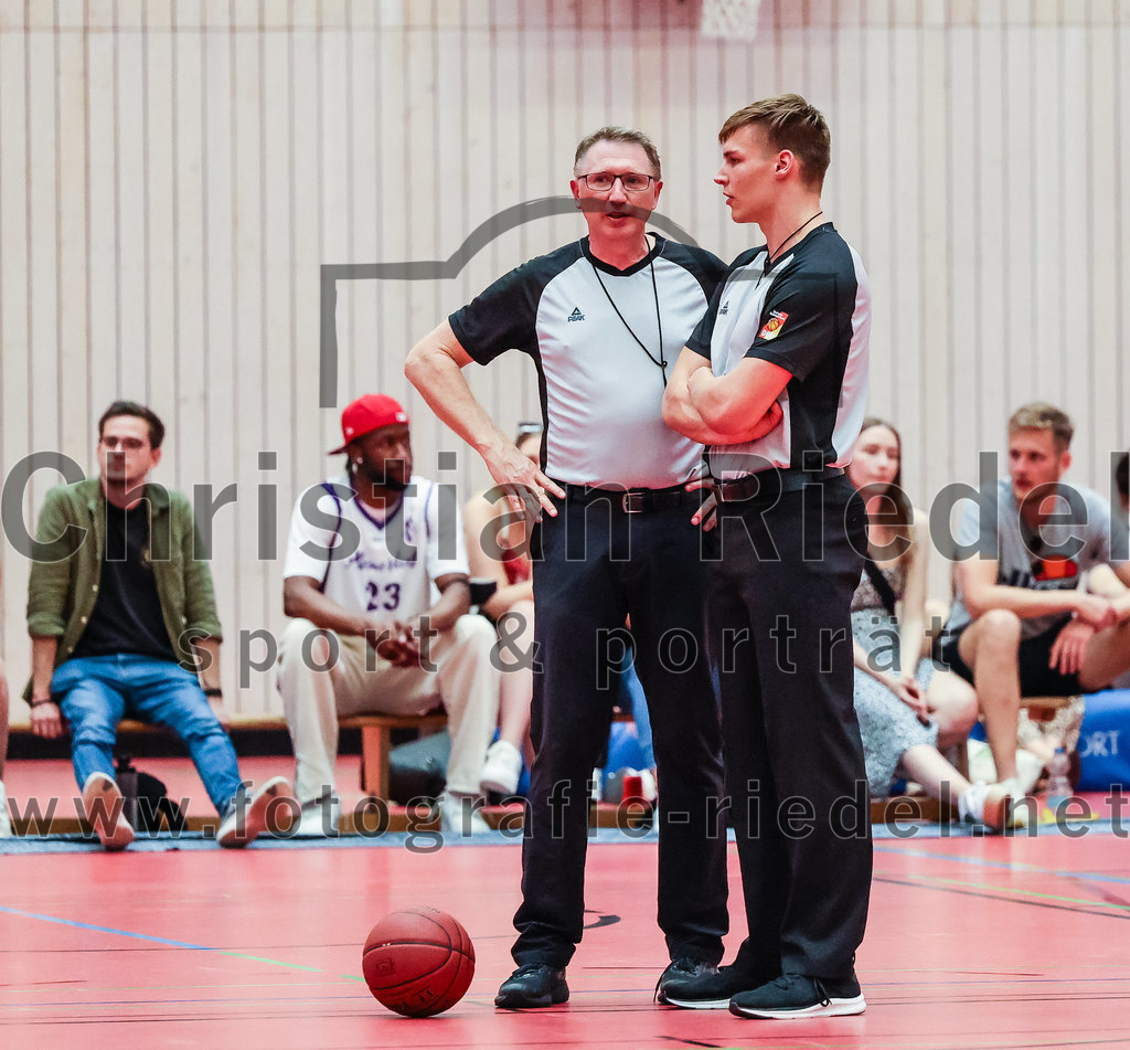 2022-05-15_048_SpVgg_Altenerding_gegen_TSV_Muenchen-Forstenried | Erding, Deutschland, 15.05.2022:
Basketball, Bezirksliga 2021 / 2022, Play-Offs, SpVgg Altenerding gegen TSV München-Forstenried, Endergebnis: 55:57

Foto: Christian Riedel / fotografie-riedel.net