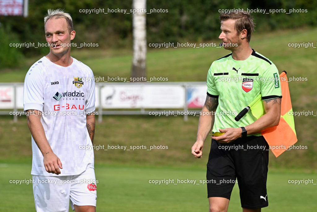 ASKÖ Köttmannsdorf vs. Union Matrei | #11 Aner Mandzic ASKÖ Köttmannsdorf, Stephan Orel Referee, ASKÖ Köttmannsdorf vs. Union Matrei, ASKÖ Köttmannsdorf vs. Union Matrei am 13.09.2025 in Köttmannsdorf (Sportplatz Köttmannsdorf), Austria, (Photo by Bernd Stefan)