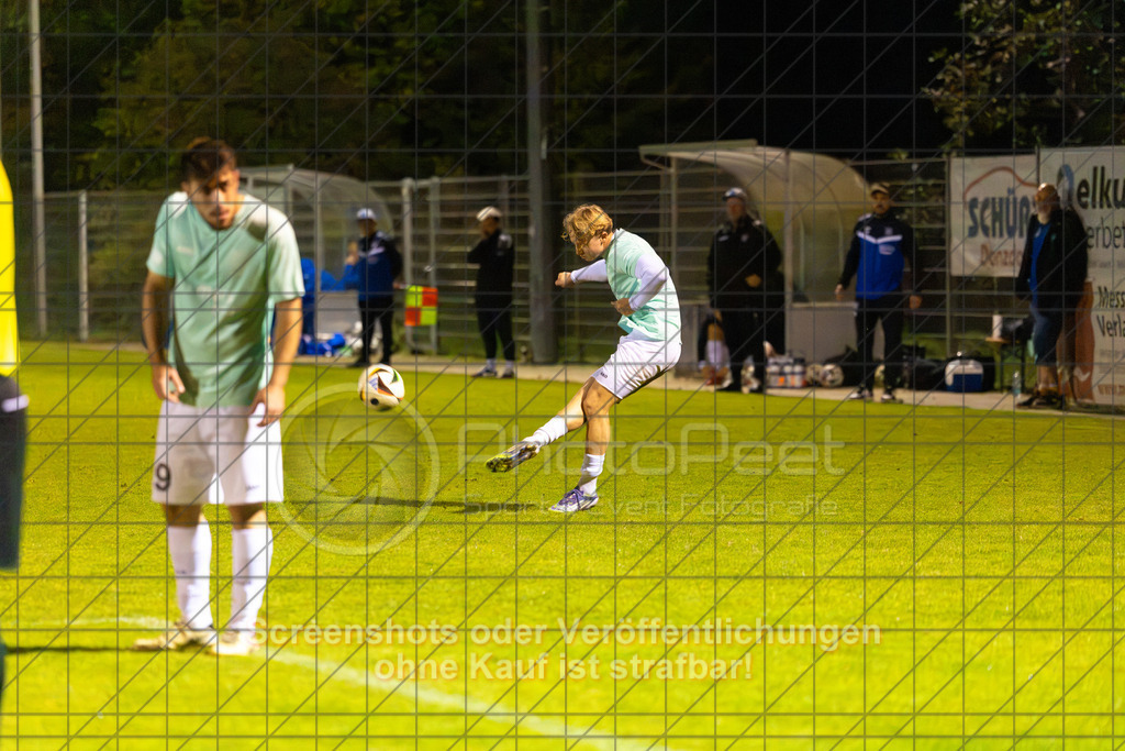20261015_205337_0288_(c)_by_PhotoPeet | #,TSG Salach (türkis) vs. VfB Neuffen (blau), Fußball, Bezirksliga - Bezirk Neckar/Fils, 08. Spieltag, Saison 2026/2027, Rasensportplatz, Staufenecker Straße, 73084 Salach, 15.10.2026 - 19:30 Uhr,Foto: PhotoPeet / Sport- &amp; Eventfotografie / Peter Harich