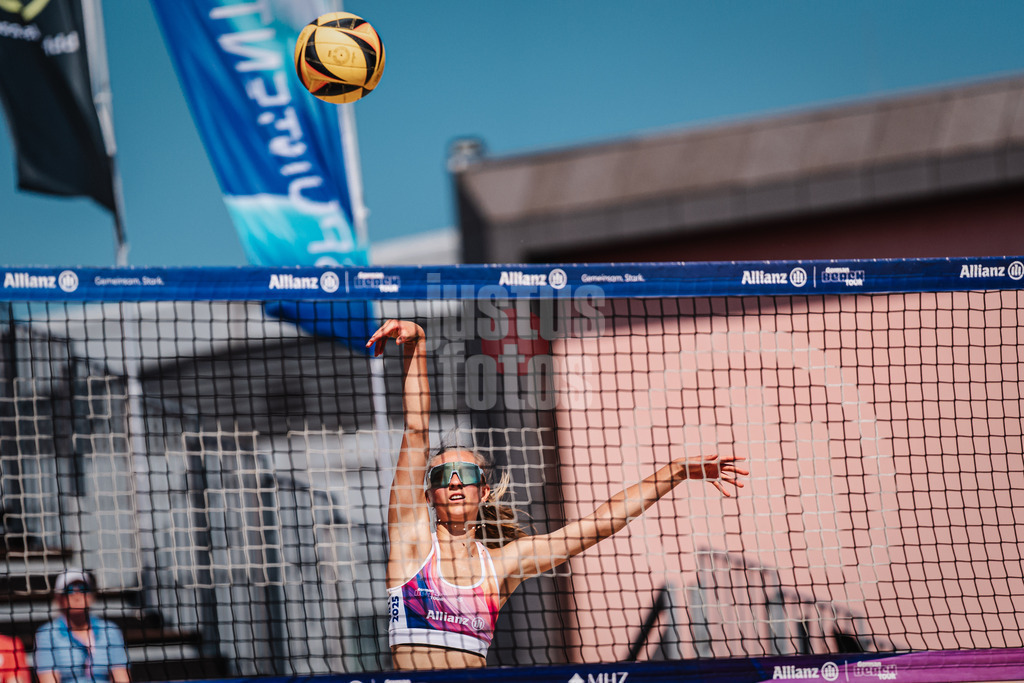 Beachvolleyball | Frauen | Allianz German Beach Tour 2025 | Tourstop Bremen | 12.06.2025 | Clara Dressen beim Angriff