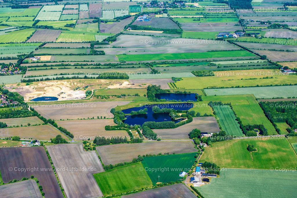 Ladelund_Naturbad_ELS_7716100623 | LADELUND 10.06.2023 Natur Schwimmbad am Badesee in Ladelund im Bundesland Schleswig-Holstein, Deutschland. // Natural swimming pool at the bathing lake in Ladelund in the state Schleswig-Holstein, Germany. Foto: Martin Elsen