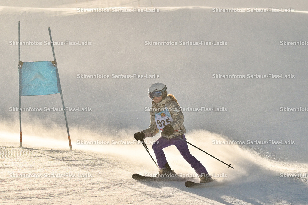 SRF_25.12.2025_0344 | Skirennfotos,Serfaus,Fiss,Ladis,Kinderskirennen,Winter,Tirol,Oberland,skirace,SFL,feelfree,weil wir's genießen,ski,Ski,skifahren,Sonnenplateau, - Realisiert mit Pictrs.com