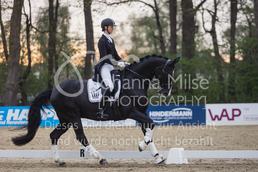 230429_Dressurfestival_S3St-265 | Deine schönsten Turniermomente als professionelle Fotos! Entdecke hochwertige Pferdesport-Fotografie im Online-Shop. Jetzt Fotos finden & bestellen!