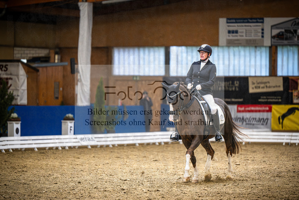 DOS_0683 | Entdecke hochwertige Reitturnierfotos von Foto Oger. Professionell, emotional und authentisch – jetzt Lieblingsmomente im Shop bestellen.Deutschlandweite Turnierfotografie. - Realisiert mit Pictrs.com