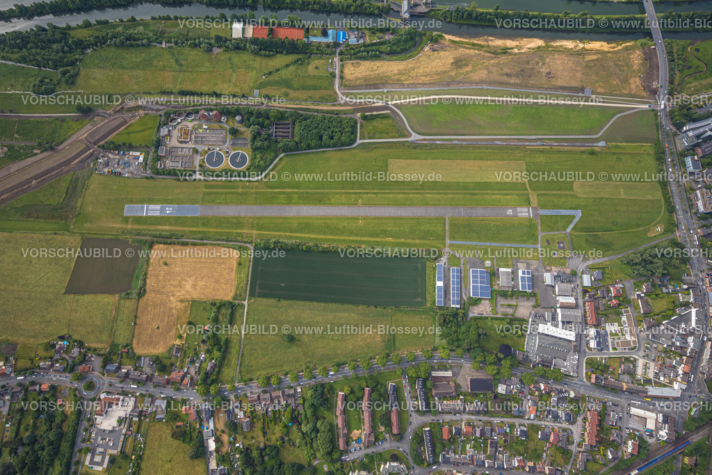 Hamm220601804 | Luftbild, Flugplatz Hamm-Lippewiesen,Start- und Landebahn, Flugplatzgebäude mit Solardach, Kläranlage Hamm Mattenbecke, Heessen, Hamm, Ruhrgebiet, Nordrhein-Westfalen, Deutschland