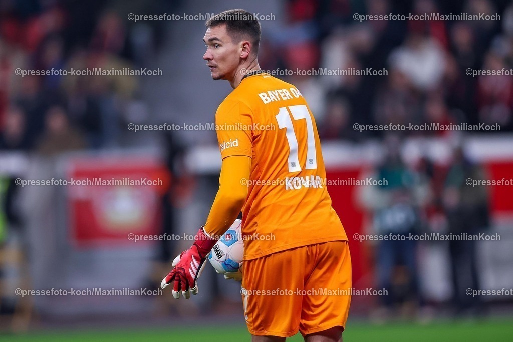 DFB05022501051 | 05.02.2025, Fußball, DFB-Pokal Viertelfinale, Bayer 04 Leverkusen - 1.FC Köln, BayArena, Saison 2024 2025: Torwart Matej Kovar (Bayer04 Leverkusen #17)DFB regulations prohibit any use of photographs as image sequences and or quasi-video.