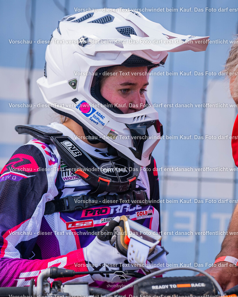 04_13_Bensdorf_Ladies-2402 | Sportfotografin aus Berlin-Brandenburg mit Fokus auf Motocross. Ich halte deine sportliche Leistung und echte Emotionen auf und neben der Strecke professionell fest. Entdecke die Fotos von deinem Rennen und bestelle sie direkt hier im Shop.