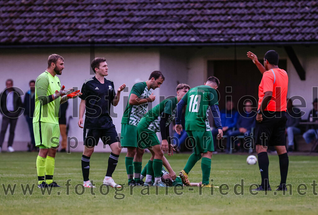 2023-07-25_100_SpVgg_Neuching_gegen_FC_Finsing | Neuching, Deutschland, 25.07.2023:
Fußball, A-Klasse 2023 / 2024, Toto Pokal, SpVgg Neuching gegen FC Finsing, Endergebnis: 2:4

Torwart Daniel Schröder (FC Finsing, #1), Fabian Kövener (FC Finsing, #12), Lukas Haberthaler (SpVgg Neuching, #16), Antonio Zuparic (SpVgg Neuching, #18)

Foto: Christian Riedel / fotografie-riedel.net