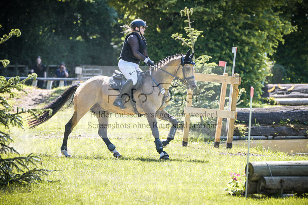 DOS_5184 | Entdecke hochwertige Reitturnierfotos von Foto Oger. Professionell, emotional und authentisch – jetzt Lieblingsmomente im Shop bestellen.Deutschlandweite Turnierfotografie. - Realisiert mit Pictrs.com