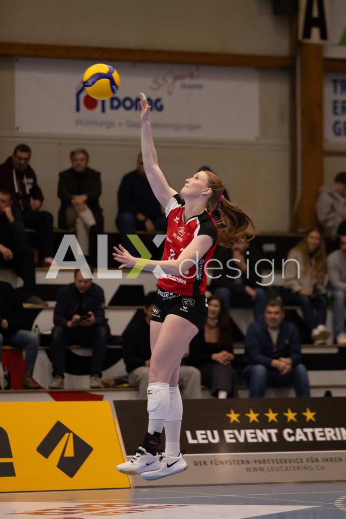 Volleyball I Frauen I Saison 2025-2026 I Volleyball NLA | Women I Round 16 I VC Kanti Schaffhausen - Viteos NUC I 31.01.2026 | 3 Sydney Cole (USA) (VC Kanti Schaffhausen) – Pass / Zuspiel - Realisiert mit Pictrs.com