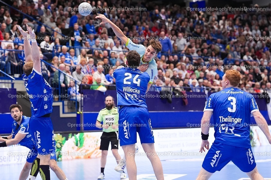 xYDRx05112501122 | 05.11.2025, xydrx, Handball, Achtelfinale DHB Pokal, TBV Lemgo Lippe - VfL Gummersbach, PHOENIX Contact-Arena: Julian Koester (VfL Gummersbach #7) im Zweikampf gegen Joel Willecke (TBV Lemgo Lippe #24)