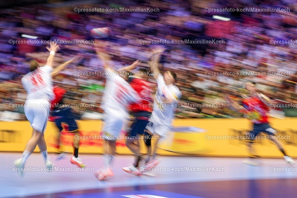 EHF15012601073 | 15.01.2026, Handball, Men's EHF EURO 2026, Spanien - Serbien, Jyske Bank Boxen in Herning, Dänemark, Preliminary Round: Dynamic Feature Speedshot longtimeexposure fighting Dynamic