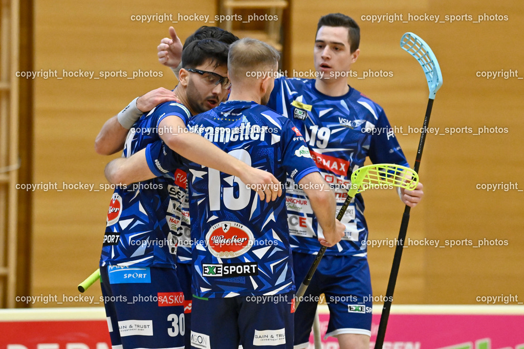 VSV Unihockey vs. KAC Floorball 4.2.2023 | Jubel VSV Unihockey Mannschaft, #30 Christoph Steiner, #19 Philipp Seiser