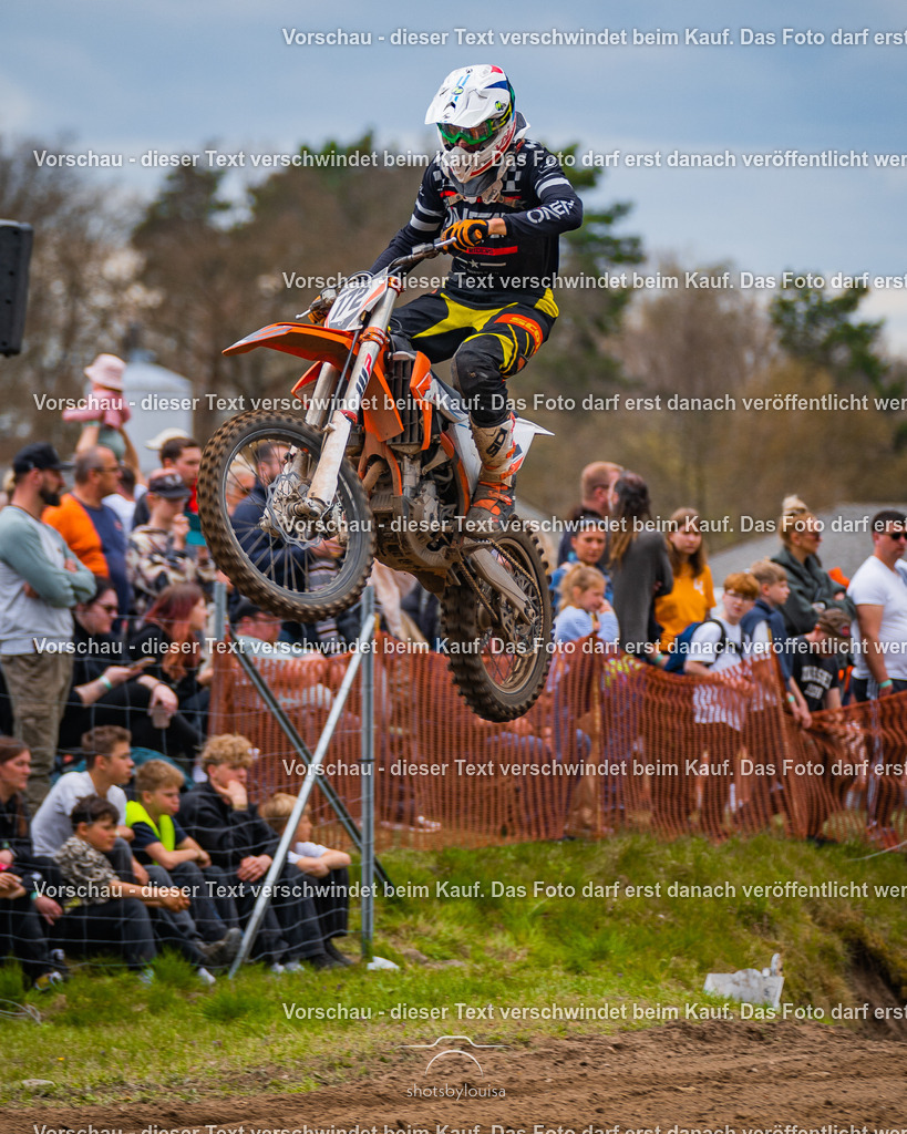04_13_Bensdorf_MX1-3037 | Sportfotografin aus Berlin-Brandenburg mit Fokus auf Motocross. Ich halte deine sportliche Leistung und echte Emotionen auf und neben der Strecke professionell fest. Entdecke die Fotos von deinem Rennen und bestelle sie direkt hier im Shop.