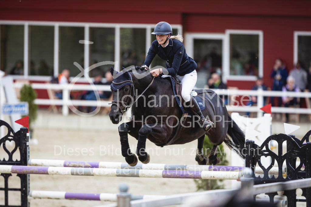 240428_Spenge_Stil-S-148 | Deine schönsten Turniermomente als professionelle Fotos! Entdecke hochwertige Pferdesport-Fotografie im Online-Shop. Jetzt Fotos finden & bestellen!