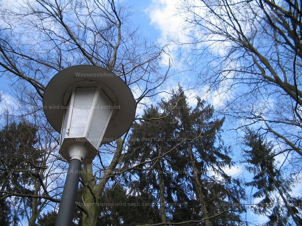 Alte Laterne | Laterne im Vordergrund - Realisiert mit Pictrs.com