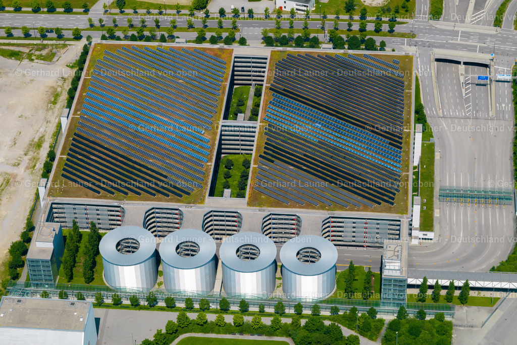 2810210 | Solardach auf dem Parkhaus an der Messestadt München-Riem