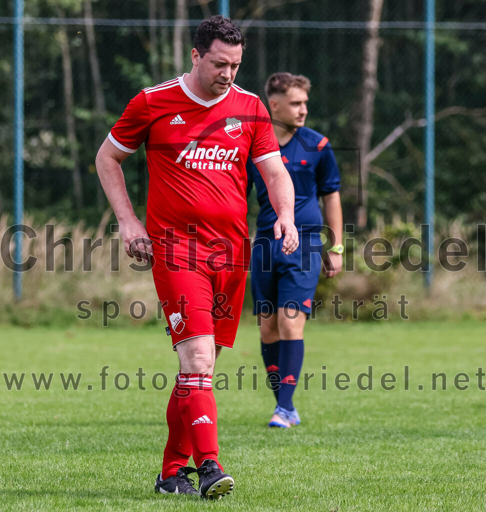 2023-09-03_007_TSV_Oberpframmern_II_gegen_TSV_Hohenbrunn_II | Oberpframmern, Deutschland, 03.09.2023:
Fußball, B-Klasse 2023 / 2024, 3. Spieltag, TSV Oberpframmern II gegen TSV Hohenbrunn II, Endergebnis: 0:2

Benjamin Hintze (TSV Oberpframmern, #3)

Foto: Christian Riedel / fotografie-riedel.net