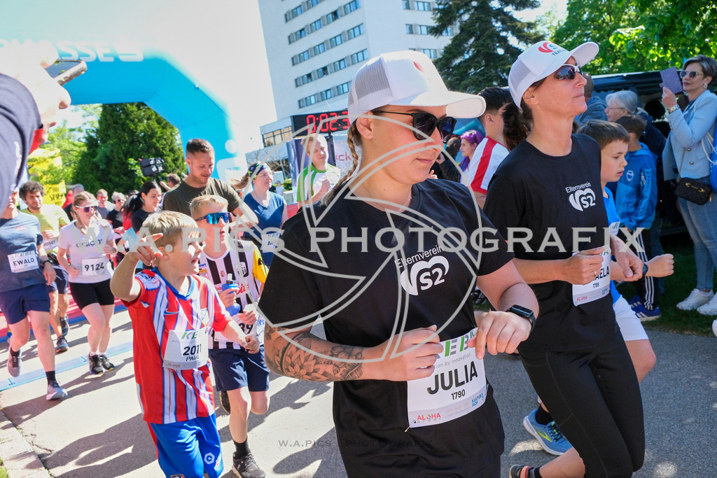 ..... | LINZ,AUSTRIA,27.April 24, Int. 3 Brückenlauf Linz  , Image shows: Photo: WAPICS / Michael ring