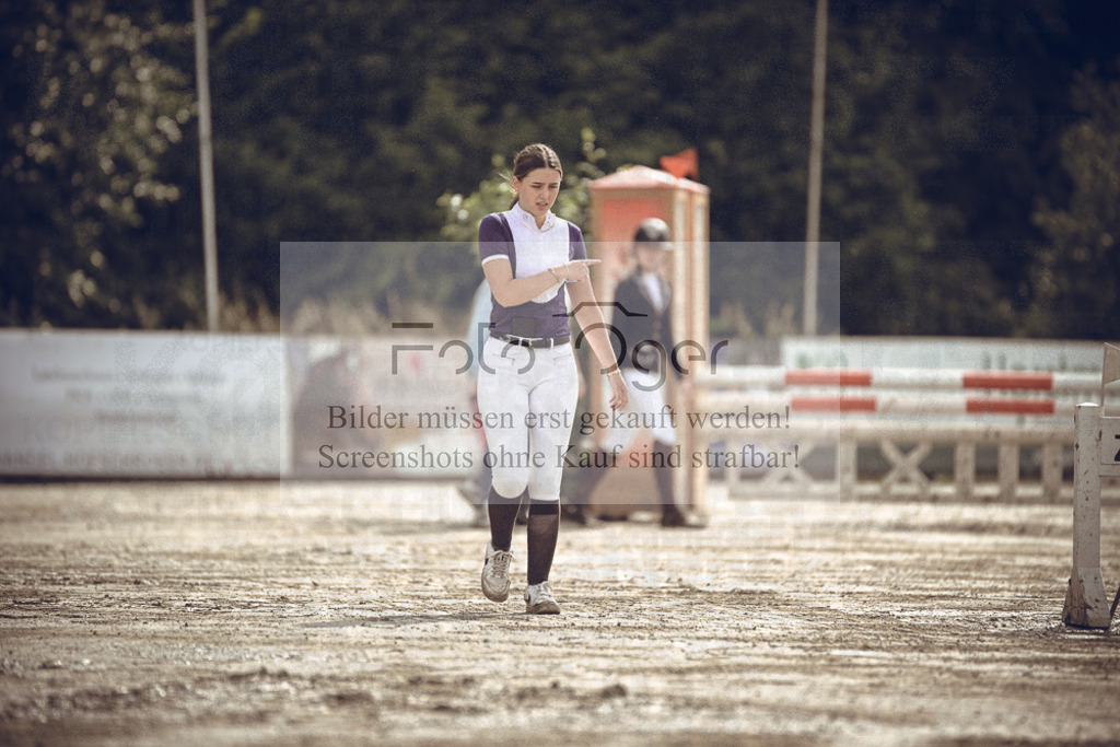 20240531-DOS_8922 | Entdecke hochwertige Reitturnierfotos von Foto Oger. Professionell, emotional und authentisch – jetzt Lieblingsmomente im Shop bestellen.Deutschlandweite Turnierfotografie. - Realisiert mit Pictrs.com