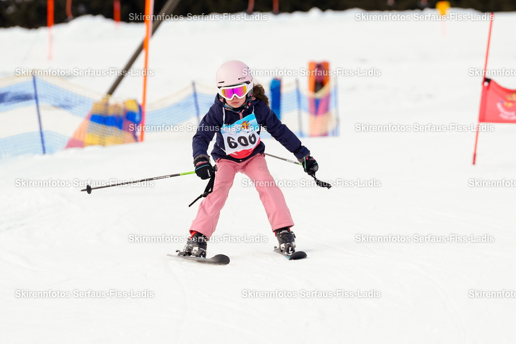 SRF_02.01.2026_1056 | Skirennfotos,Serfaus,Fiss,Ladis,Kinderskirennen,Winter,Tirol,Oberland,skirace,SFL,feelfree,weil wir's genießen,ski,Ski,skifahren,Sonnenplateau, - Realisiert mit Pictrs.com