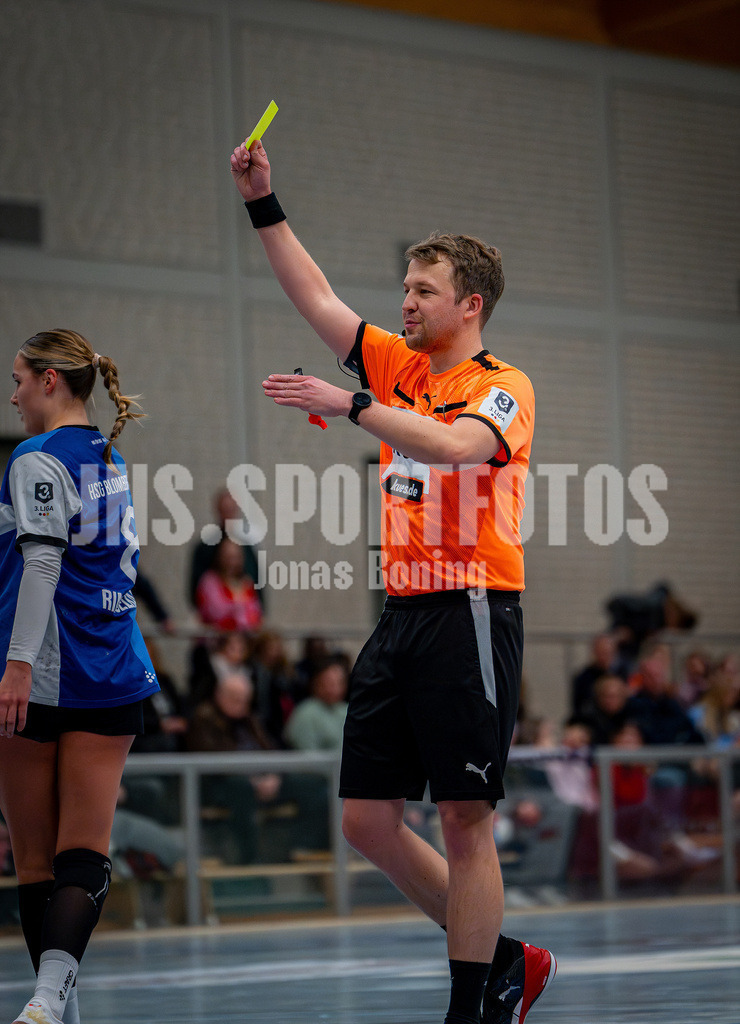 Handball I Frauen I Saison 2025-2026 I 3. Liga Staffel Nord I 10. Spieltag I SC SFN Vechta - HSG Blomberg-Lippe II I 0374 | Gelbe Karte - Realisiert mit Pictrs.com
