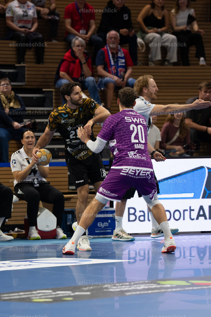 HC Elbflorenz 2006 - TV 05/07 Hüttenberg, 2. Handball-Bundesliga, 6. Spieltag | Im Bild: Sebastian Greß (25, Dresden) wirft den Ball04.10.2026, HC Elbflorenz 2006 - TV 05/07 Hüttenberg, 2. Handball-Bundesliga, 6. Spieltag, Deutschland, Dresden, BallsportArena Dresden
