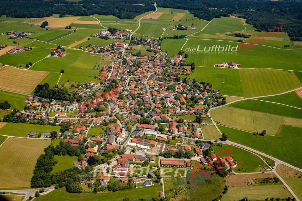 muensing-keine-drohne-aufnahme-4533-jahr-2024 | Das Luftbild zeigt :  Münsing - Die Luftaufnahme wurde 2024 vom UL-Flugzeug aus erstellt ( keine Drohne ) - Hochauflösende Luftaufnahme - Für grossformatige Ausdrucke geeignet. Die Geschenkidee !Mit Lizenz und Bildrechte bestellbar