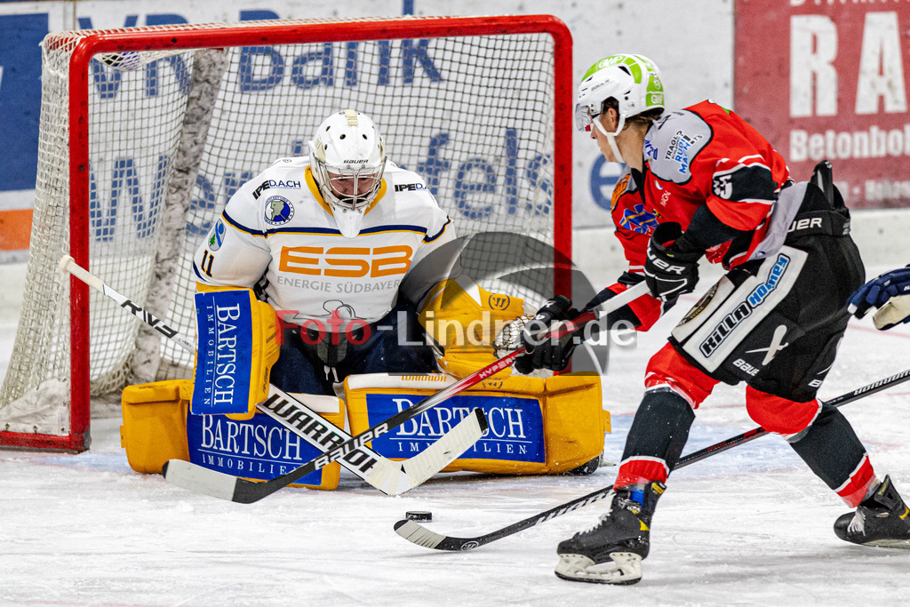 TSV Peißenberg Miners vs ESC River Rats Geretsried | Eishockey Bayernliga 2023/2024, TSV Peißenberg Miners vs ESC River Rats Geretsried,
Tor Ryan MURPHY (Miners 15),
2023-10-15 in Peißenberg (Eisstadion)
34 Dominik GRAUBIG (River Rats Goali 34), 15 Ryan MURPHY (Miners 15)
Copyright: WolfgangxLindner foto-lindner.de