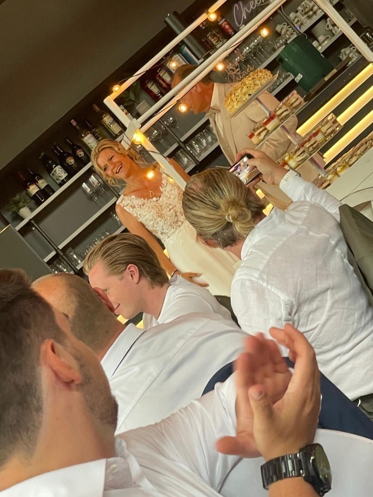 e462c36a-a1e1-4f52-998d-82303f31f6c6 | traudl_s_fotos