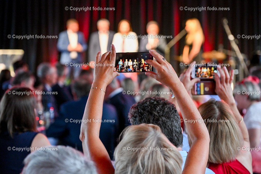 Bund Sozialdemokratischer AkademikerInnen Oberoesterreich_ rote Nacht 2023_ 06.07.2023-23 | 06.07.2023, Schloss Linz, AUT, Bund Sozialdemokratischer AkademikerInnen Oberoesterreich, rote Nacht 2023, im Bild Besucher der roten Nacht