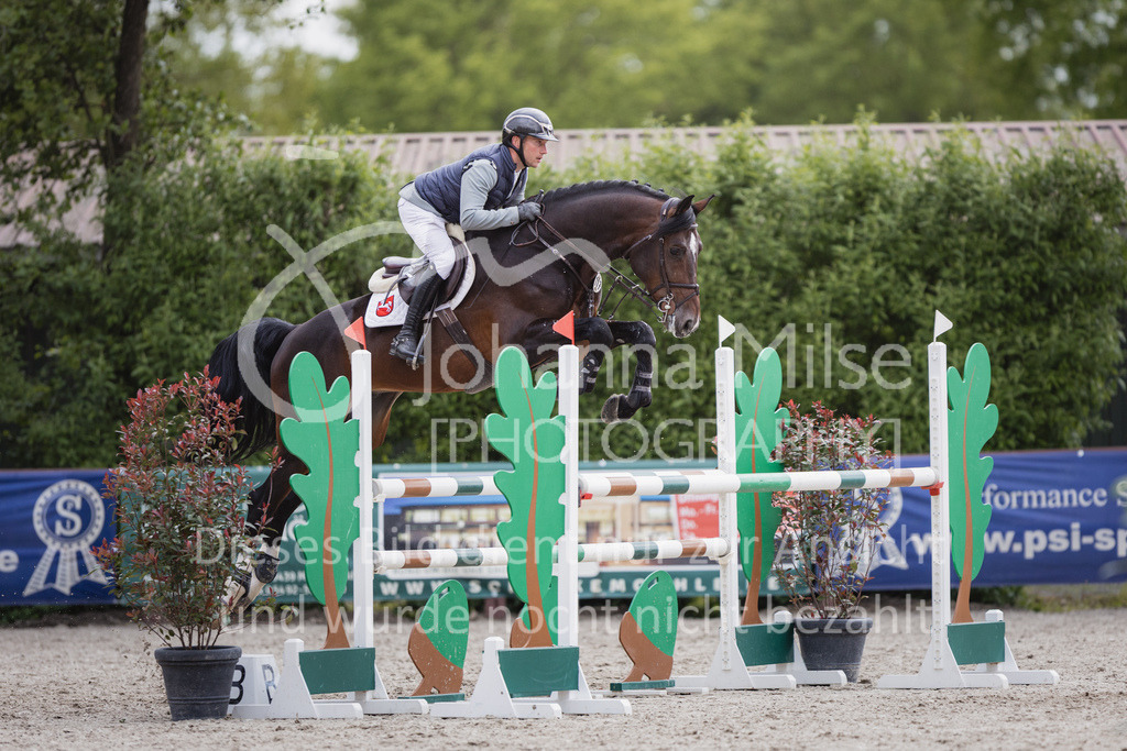 230516_Mühlen_05SprPf-L-587 | Deine schönsten Turniermomente als professionelle Fotos! Entdecke hochwertige Pferdesport-Fotografie im Online-Shop. Jetzt Fotos finden & bestellen!