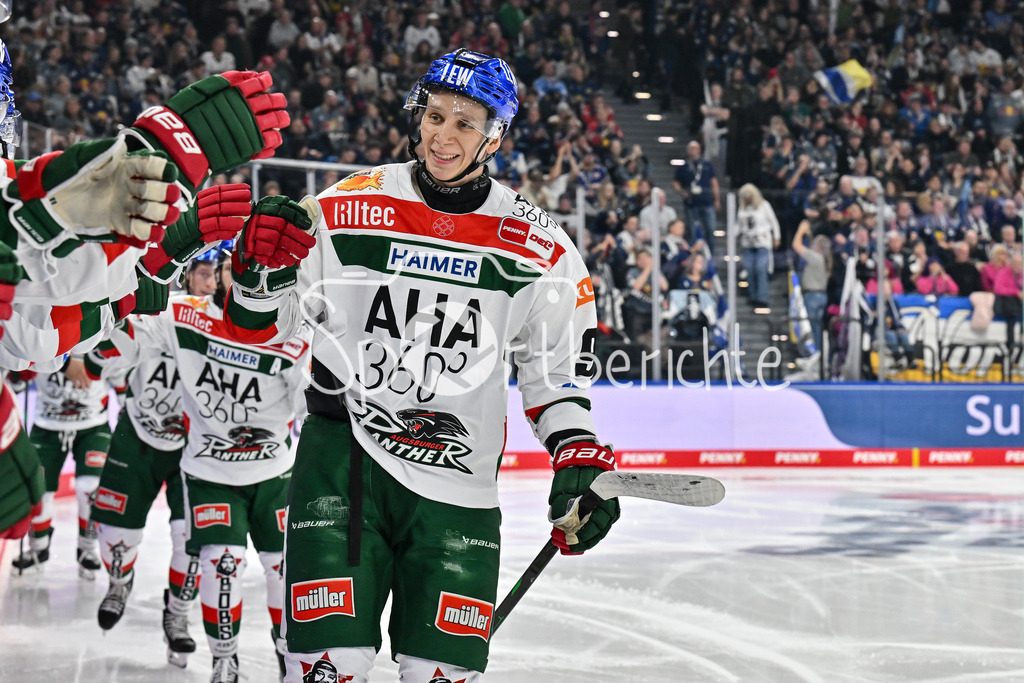 EHC RB München - Augsburger Panther | Jubel der Panther nach dem Treffer zum 1-1 durch Anrei HAKULINEN (Augsburger Panther #94) / Freude / Happy / tor / Torschuetze / DEL: EHC RB Muenchen - Augsburger Panther, SAP Garden am 23.11.2024