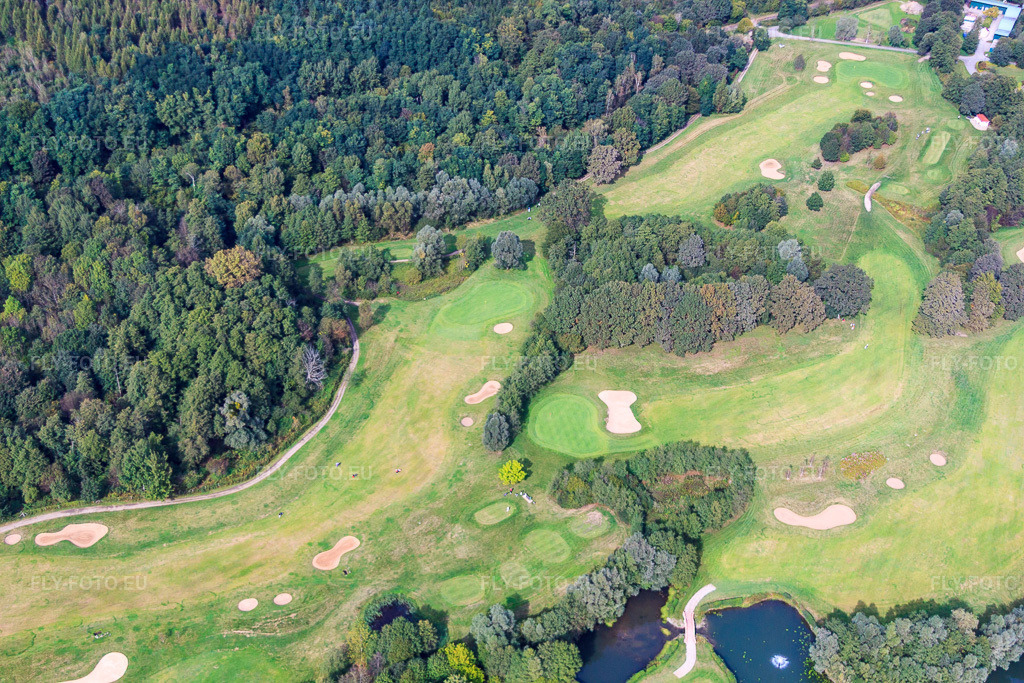 Vue aérienne: Étangs et greens du club de golf de Baden-Baden Soufflenheim à Soufflenheim dans le département Bas Rhin, France – .Photo: IMG_53511.jpg prise le 30/09/2012 par Werner Riehm/FLY-FOTO.eu – Résolution de l'original: 4752 x 3168 px