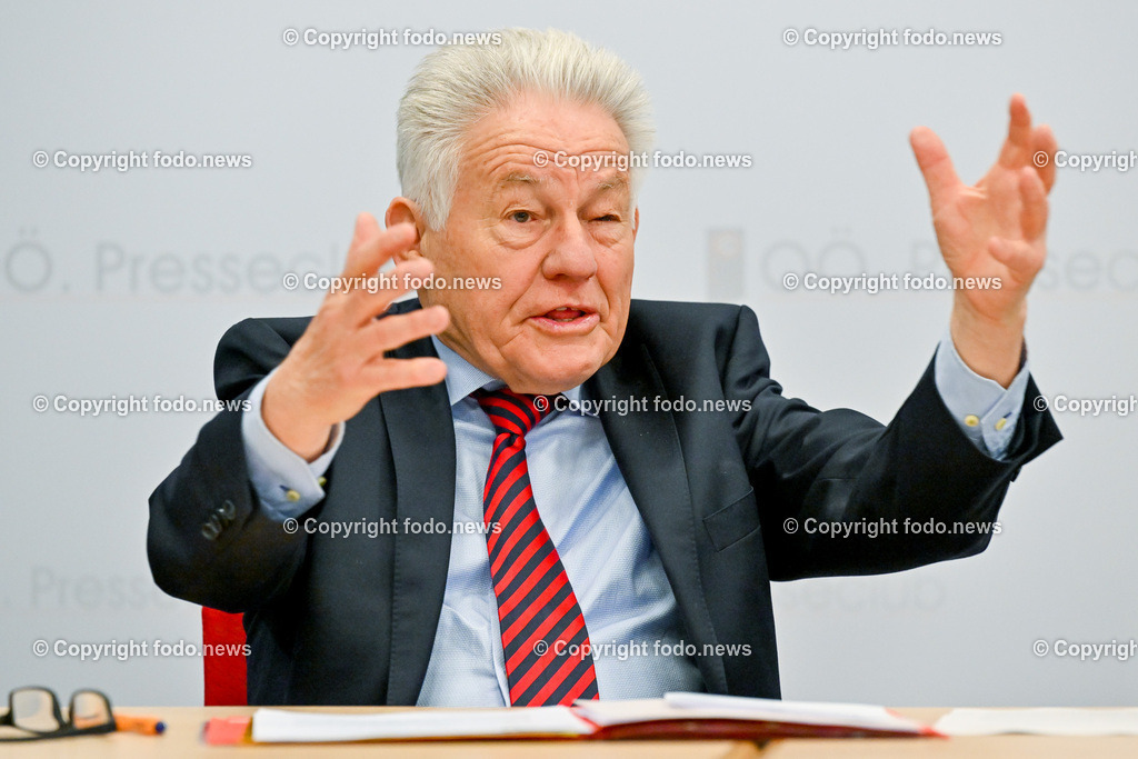 Pressekonferenz ProOriente_ Die Veränderung der Epoche-Herausforderung für die Christen_ 09.03.2023-35 | 09.03.2023, Presseclub Linz, AUT, Pressekonferenz Pro Oriente, Die Veraenderung der Epoche-Herausforderung fuer die Christen, im Bild LH a.D. Josef Puehringer (Vorsitzender von PRO ORIENTE Sektion Linz)