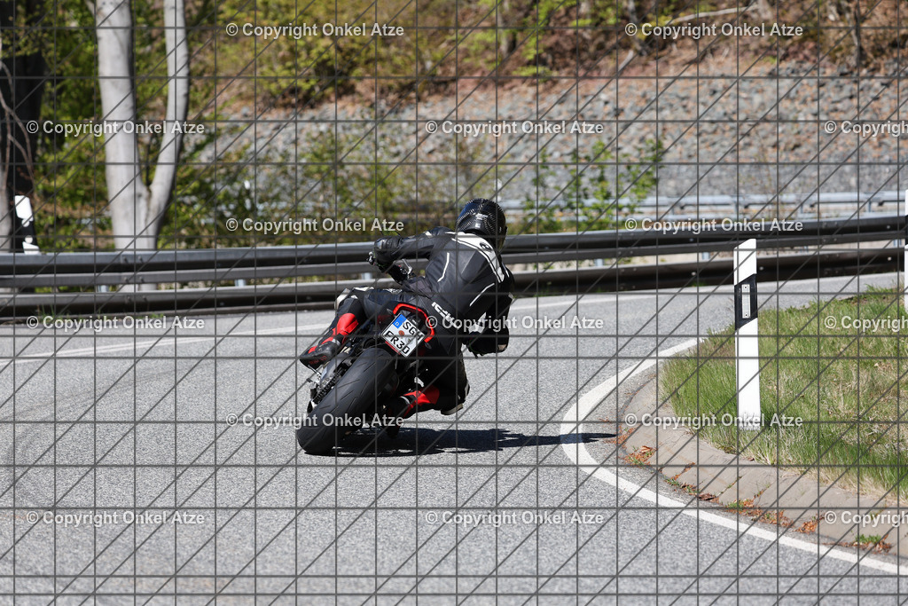 IMG_7562 | Fotograf am Kyffhäuser. Onkel Atze. Kyffhäuser Rennstrecke. Café36. Motorsportfotografie. - Realisiert mit Pictrs.com