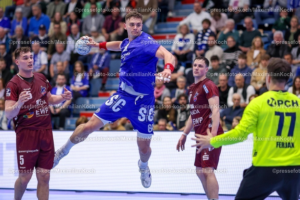 Gum25042501098 | 25.04.2025, Handball, HBL, VfL Gummersbach - 1. VfL Potsdam, Schwalbe-Arena: Stepan Zeman (GUM #66) wirft den Ball auf das Tor von Torwart Mark Ferjan (VfL Potsdam #77) 