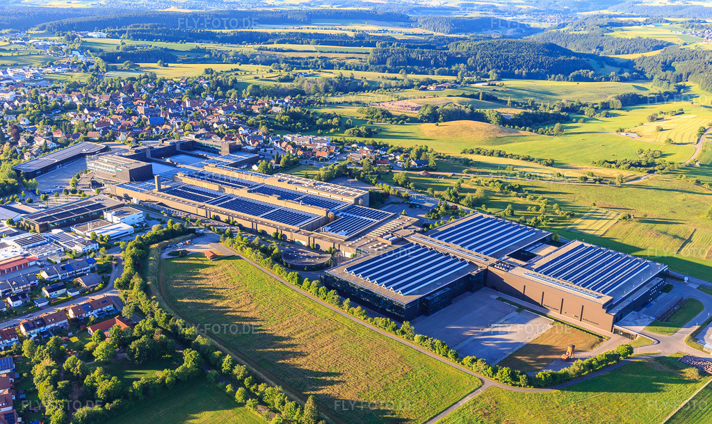 Luftbild: Firmengelände der ARBURG GmbH + Co KG aus Südwesten in Loßburg im Bundesland Baden-Württemberg in Deutschland. Foto: IMG_148976.jpg vom 28.06.2025 durch Werner Riehm/FLY-FOTO.deWWW.ARBURG.COM