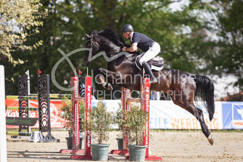 260503_Spenge_7_M2-Spr-m-steig-Anf-747 | Deine schönsten Turniermomente als professionelle Fotos! Entdecke hochwertige Pferdesport-Fotografie im Online-Shop. Jetzt Fotos finden & bestellen!