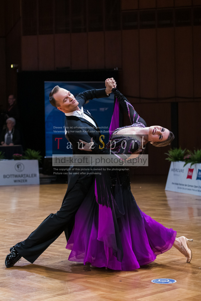 20250821_WDSF_GS_Std_R1_B1_3890 | Tanzsportbilder, Standardtanz, Lateintanz, WDSF, DTV, LTVB, dancecomp, goc, hessen tanzt, blaues band der spree, walzer, tango, wiener walzer, slowfox, quickstepp, samba, rumba, cha-cha-cha, paso doble. jive, hd-kroft photography, turniertanzsport