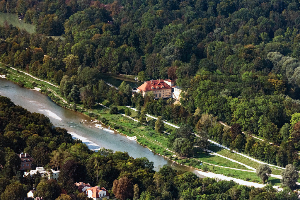 dr__0055845.jpg | MüNCHEN 17.09.2020 Bauwerk und Stauanlagen des Wasserwerk und Wasserkraftwerk Isar 1 an der Isar in München im Bundesland Bayern, Deutschland. // Structure and dams of the waterworks and hydroelectric power plant Isar 1 on Isar in Munich in the state Bavaria, Germany. Foto: Daniel Reiter
