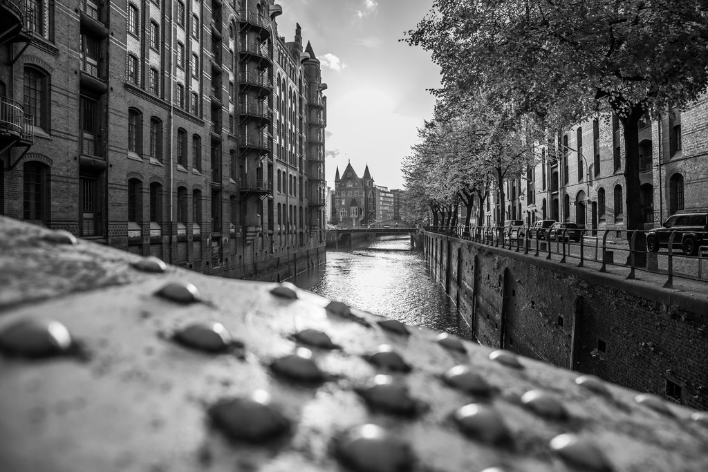 10240508 - Am Holländischbrookfleet | Stimmungsvolle Schwarzweißaufnahme aus der Speicherstadt.